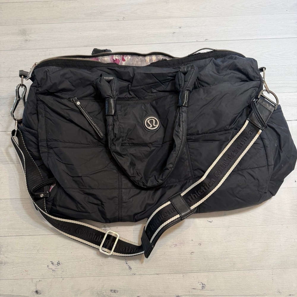 Lululemon Bon Voyage Quilted Gym Yoga Duffel bag black *broken zipper*